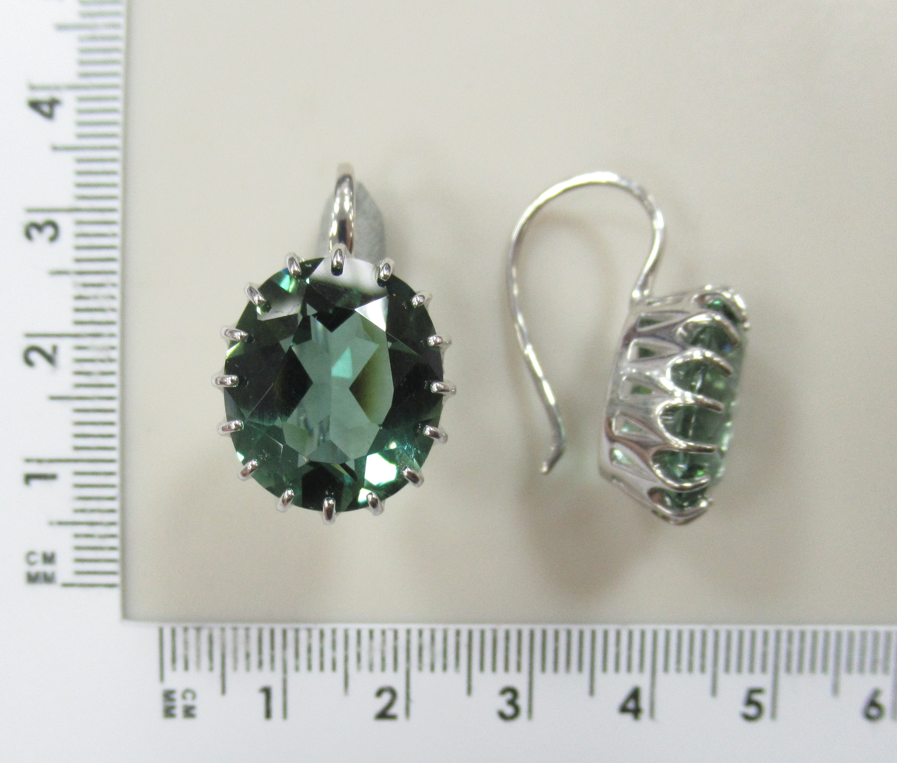 Серебряные серьги с празиолитами